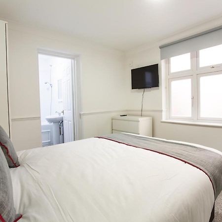 Oyo Brunel Hotel Uxbridge Bagian luar foto