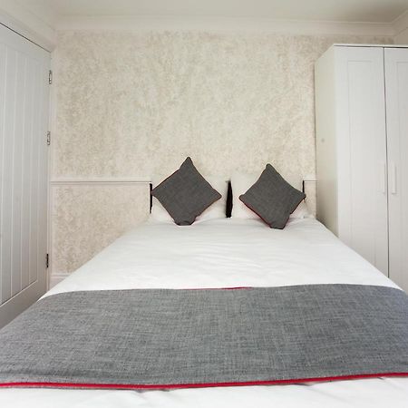 Oyo Brunel Hotel Uxbridge Bagian luar foto