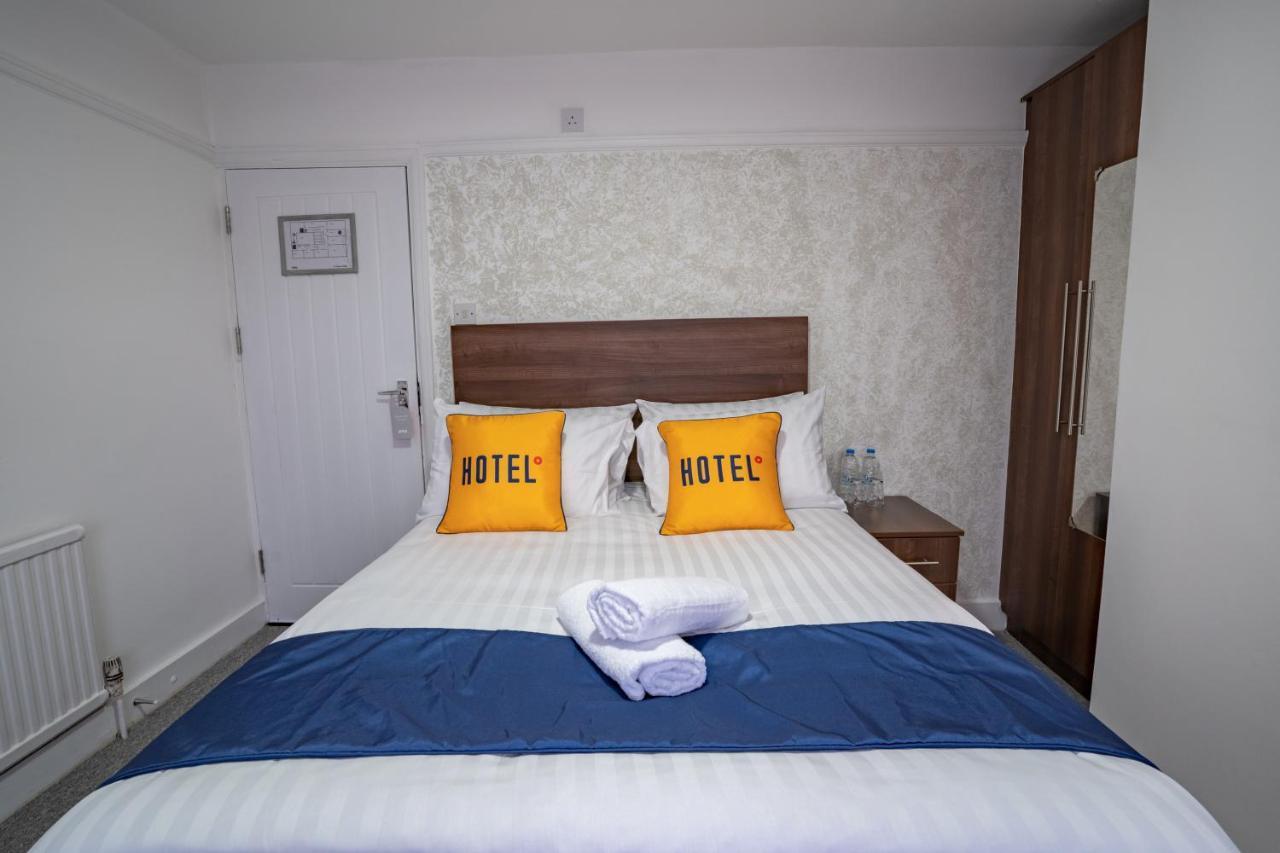 Oyo Brunel Hotel Uxbridge Bagian luar foto