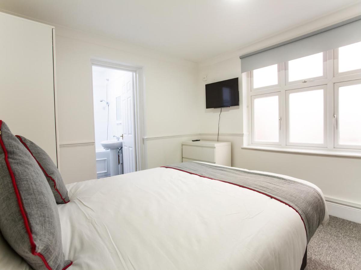 Oyo Brunel Hotel Uxbridge Bagian luar foto