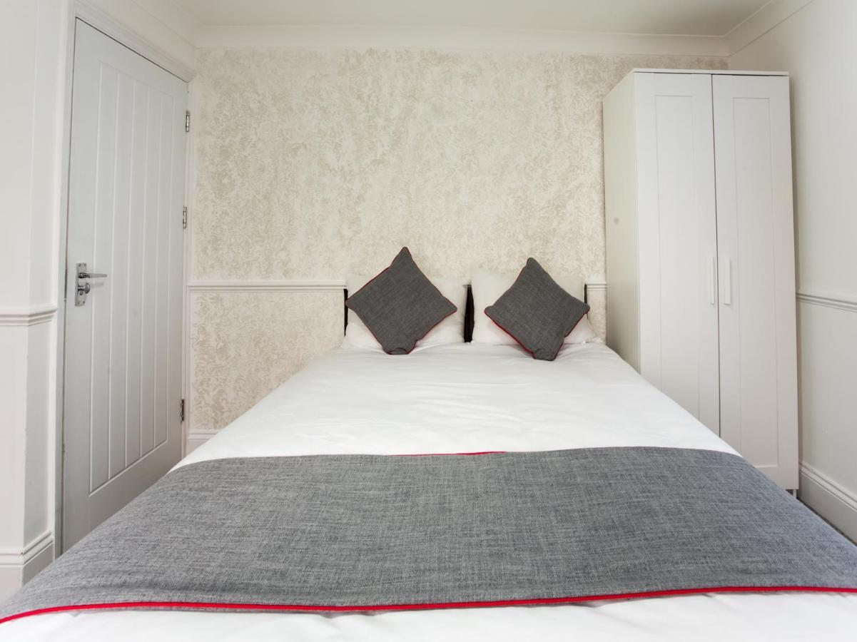Oyo Brunel Hotel Uxbridge Bagian luar foto