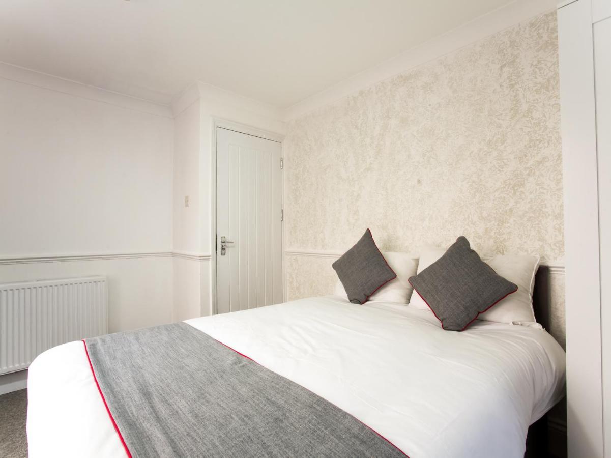Oyo Brunel Hotel Uxbridge Bagian luar foto