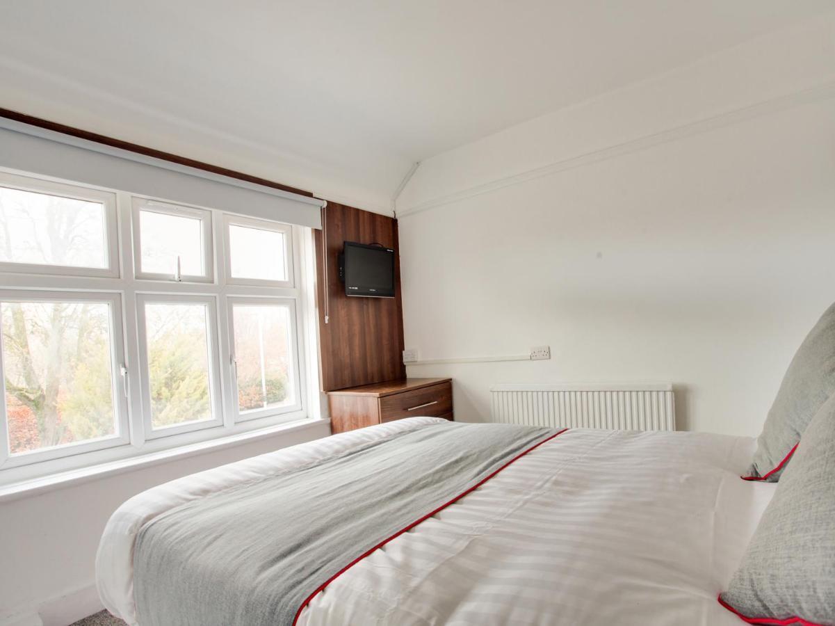 Oyo Brunel Hotel Uxbridge Bagian luar foto