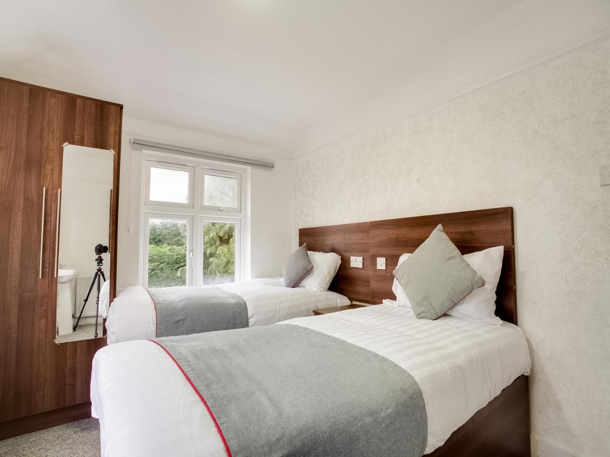Oyo Brunel Hotel Uxbridge Bagian luar foto