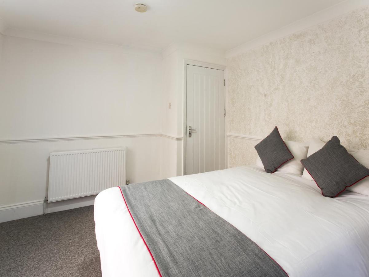 Oyo Brunel Hotel Uxbridge Bagian luar foto