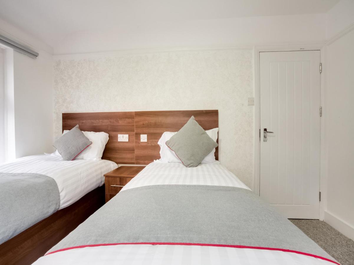 Oyo Brunel Hotel Uxbridge Bagian luar foto