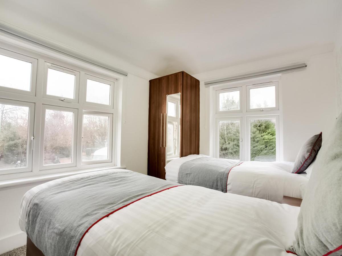 Oyo Brunel Hotel Uxbridge Bagian luar foto