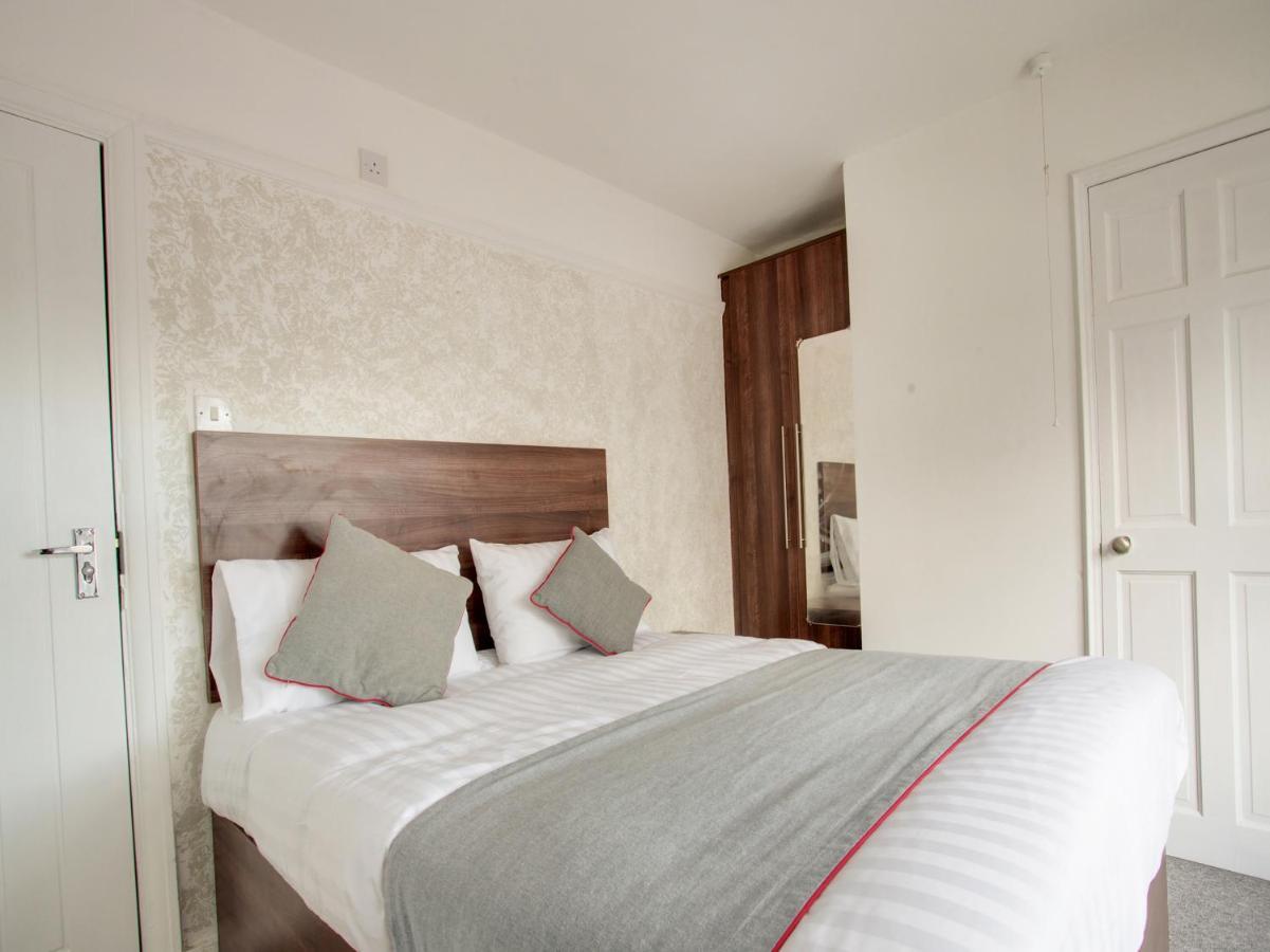 Oyo Brunel Hotel Uxbridge Bagian luar foto