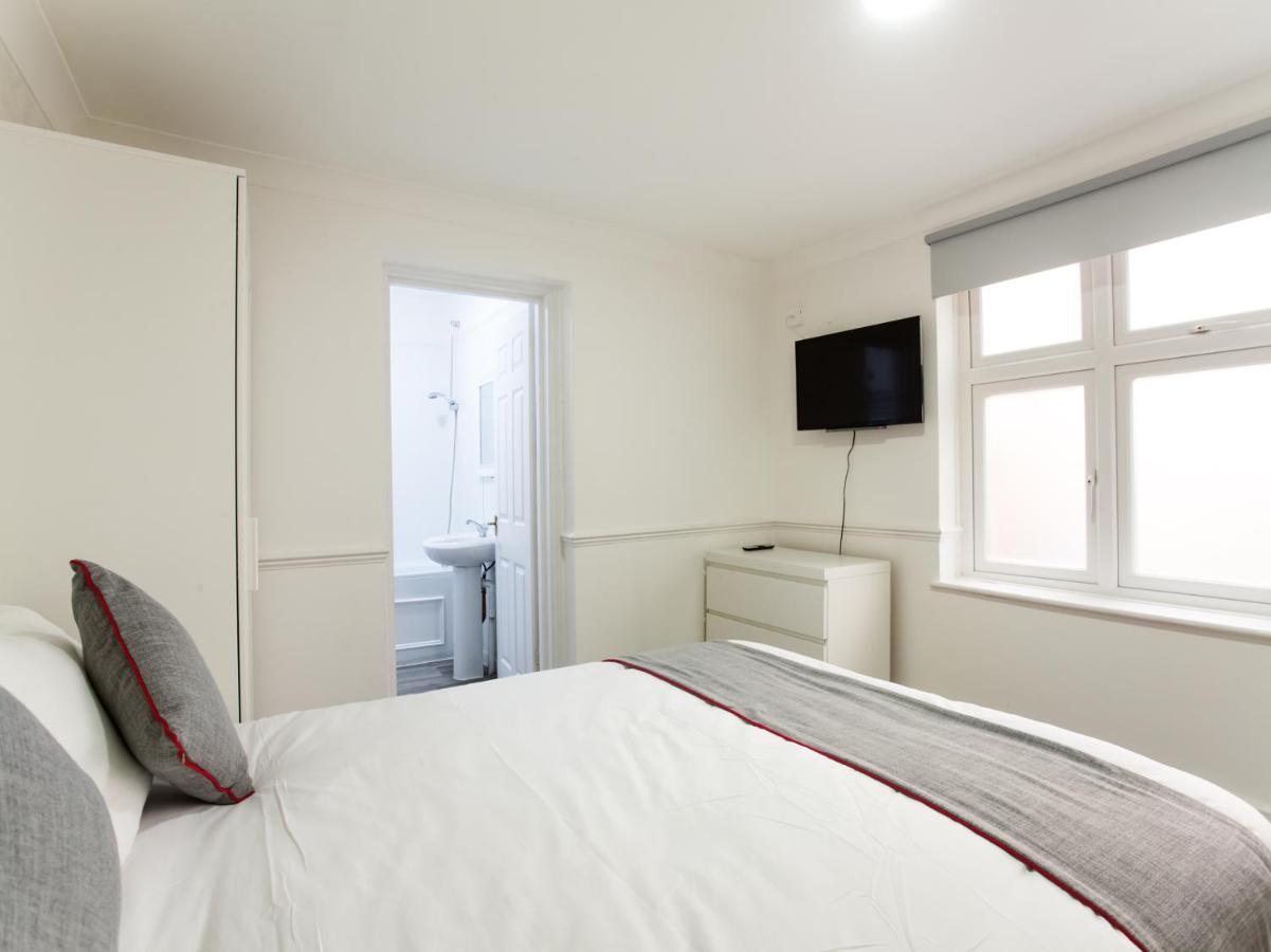 Oyo Brunel Hotel Uxbridge Bagian luar foto
