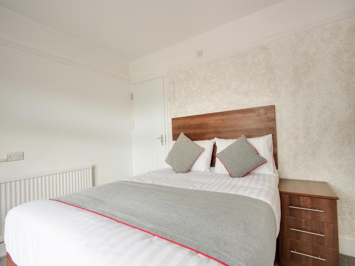 Oyo Brunel Hotel Uxbridge Bagian luar foto