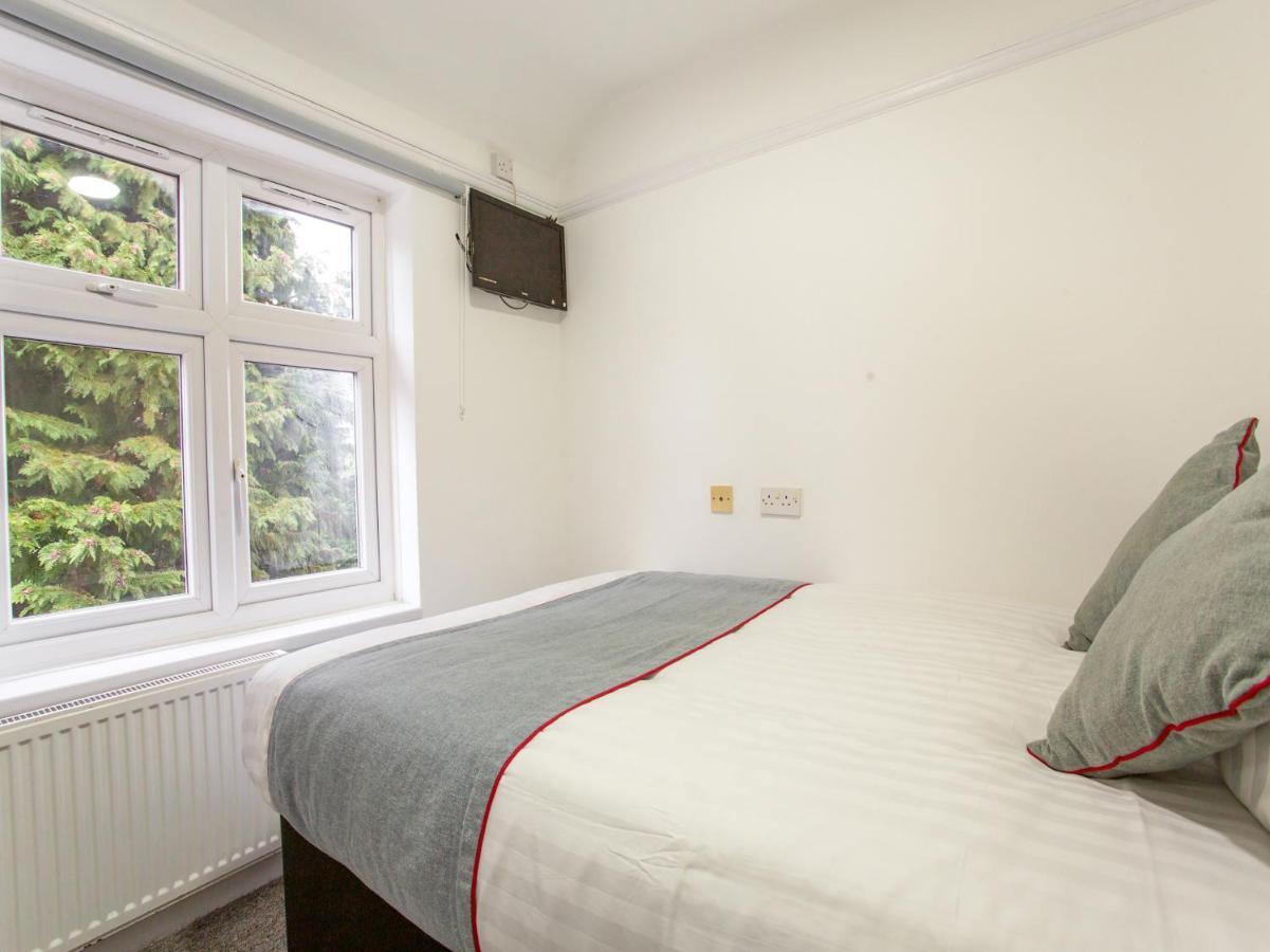 Oyo Brunel Hotel Uxbridge Bagian luar foto